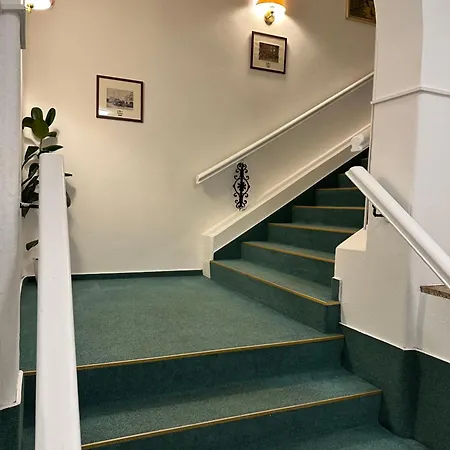 Sachsenhof Hotel *